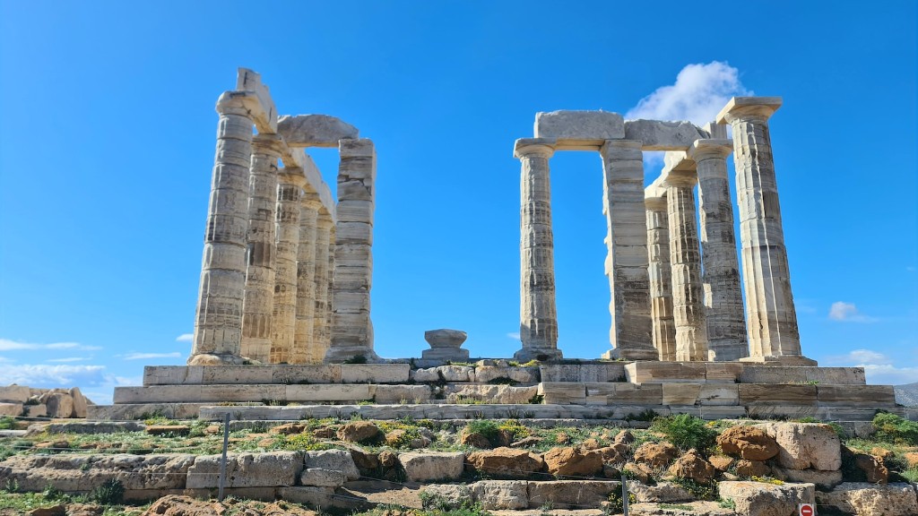 고대 그리스 지리가 발전에 어떤 영향을 미쳤습니까?